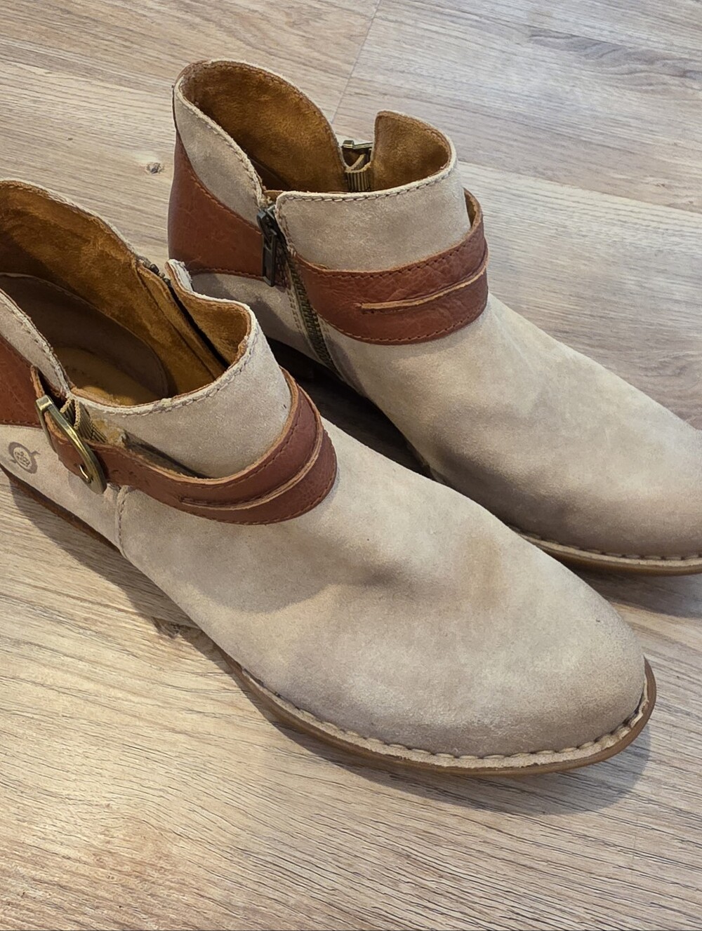 Born Womans Brans New Buckle Leather Suede Kati Short Heel Bootie - Picture 1 of 7